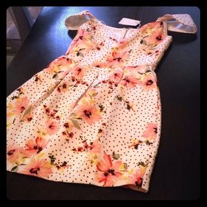 Off the shoulder, sweet heart dress. Size small.